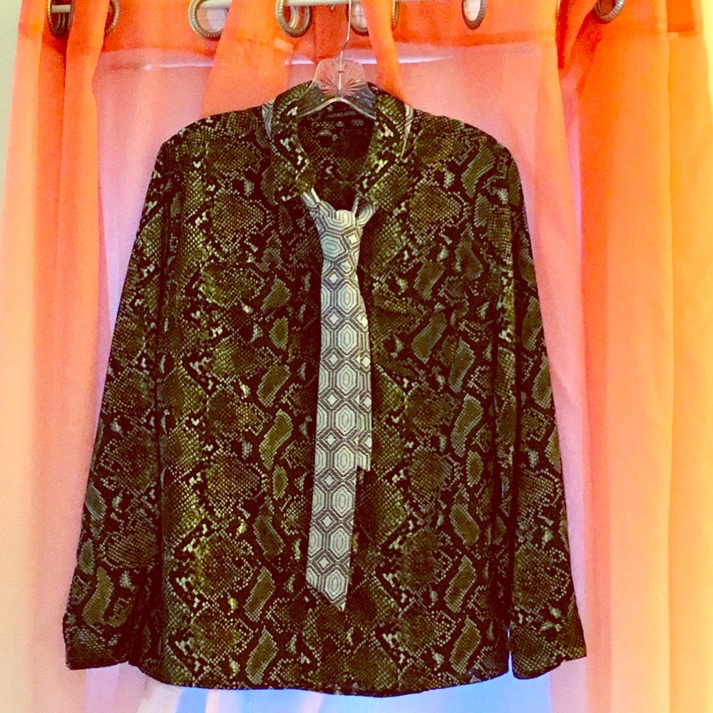 Snakeskin patterned shirt & Tie